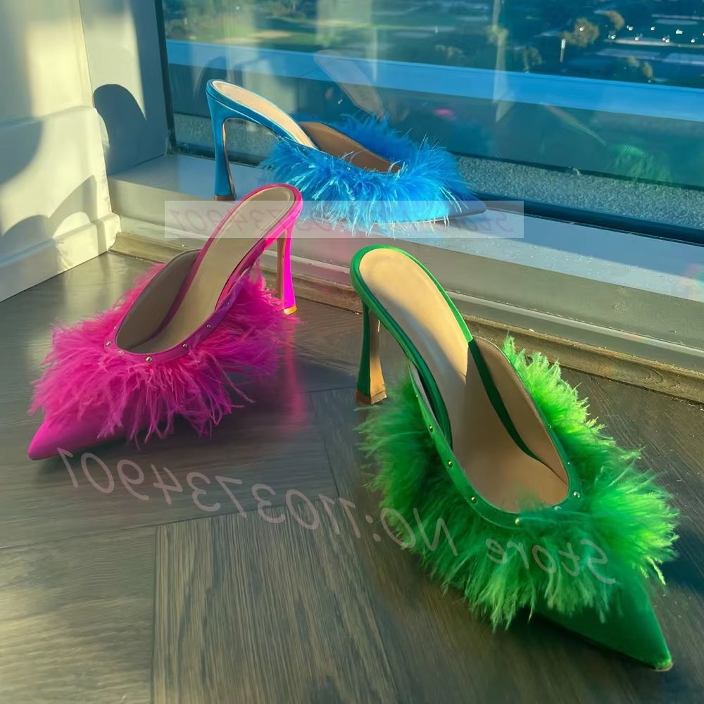 Pluizige Struisvogelveren Hakk - Court Heel Pointed recensie en prijs